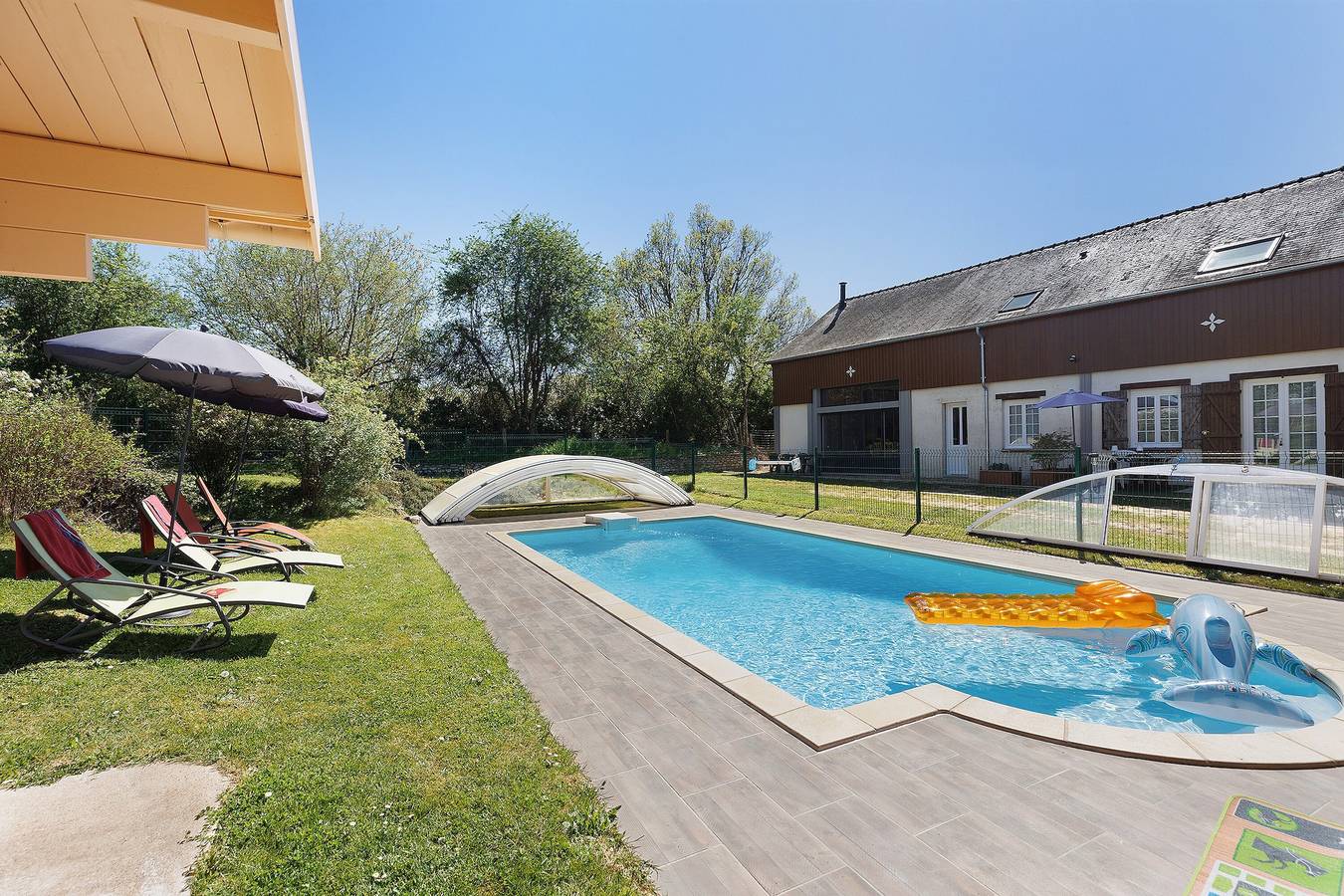 Apartamento entero, Casa rural con piscina en el campo, ideal para familia de 4 cerca de Le Lude y zoo de La Flèche in Broc, Valle del Loira