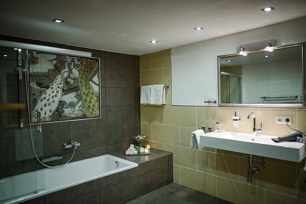 Großes Landhaus mit Bergblick auf Gut Rechetsberg südl. von München in Huglfing, Pfaffenwinkel