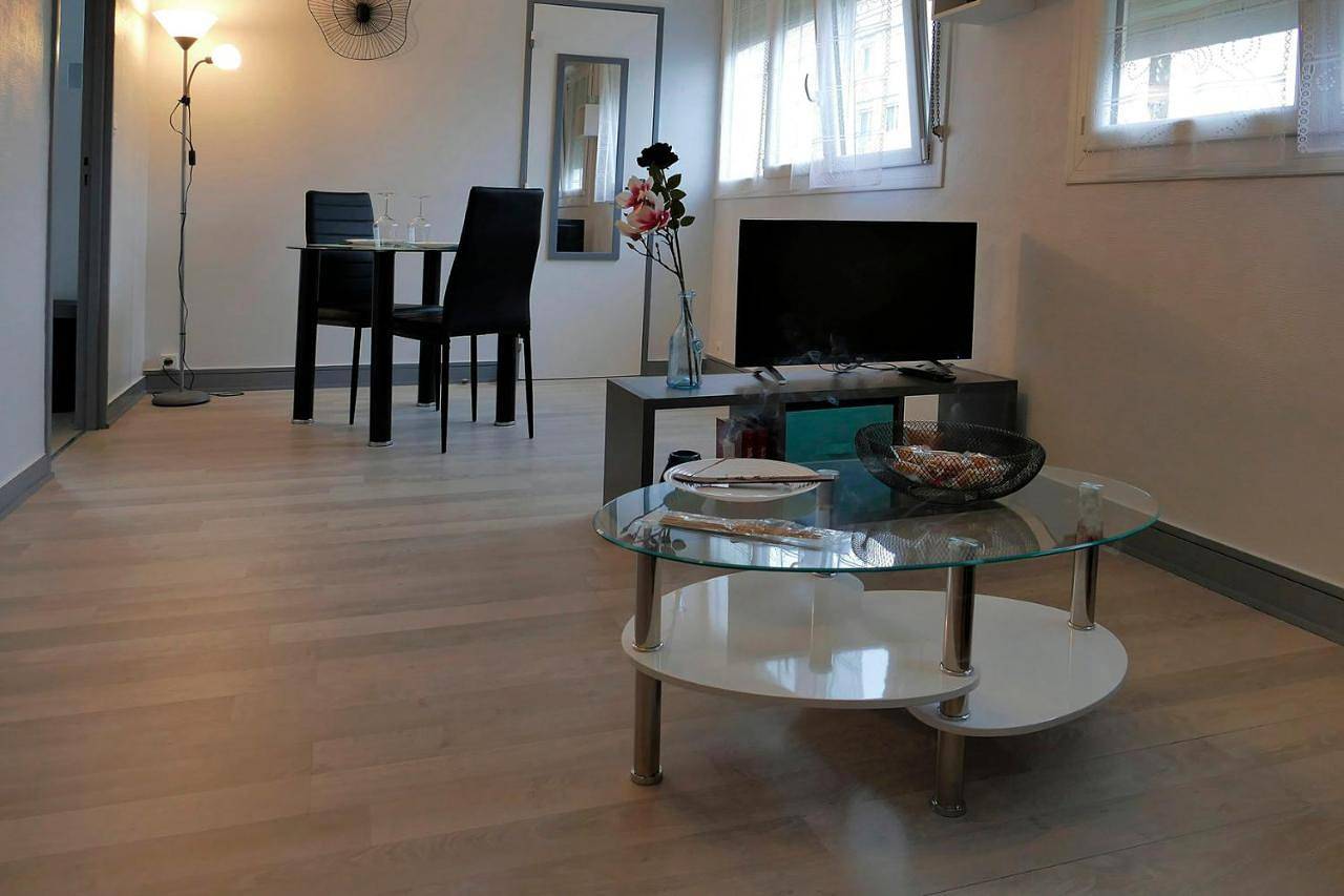 Appartement entier, "Les Jardins du Clain" in Poitiers, Vienne (France)