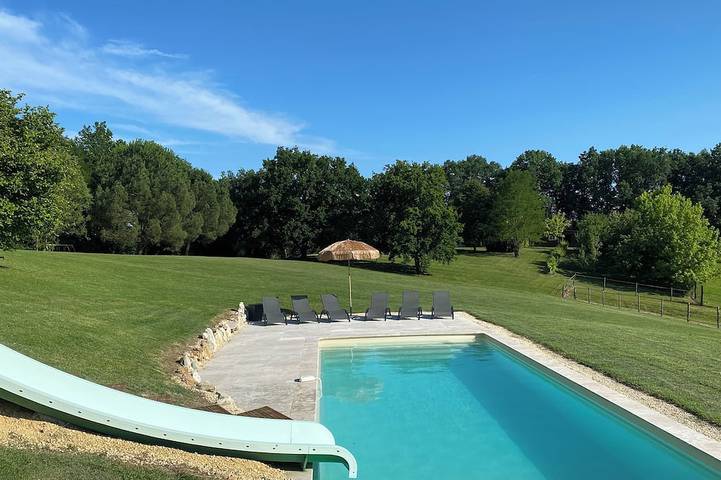 Location de vacances pour 6 personnes, avec piscine, animaux acceptés à Saint-Pastour