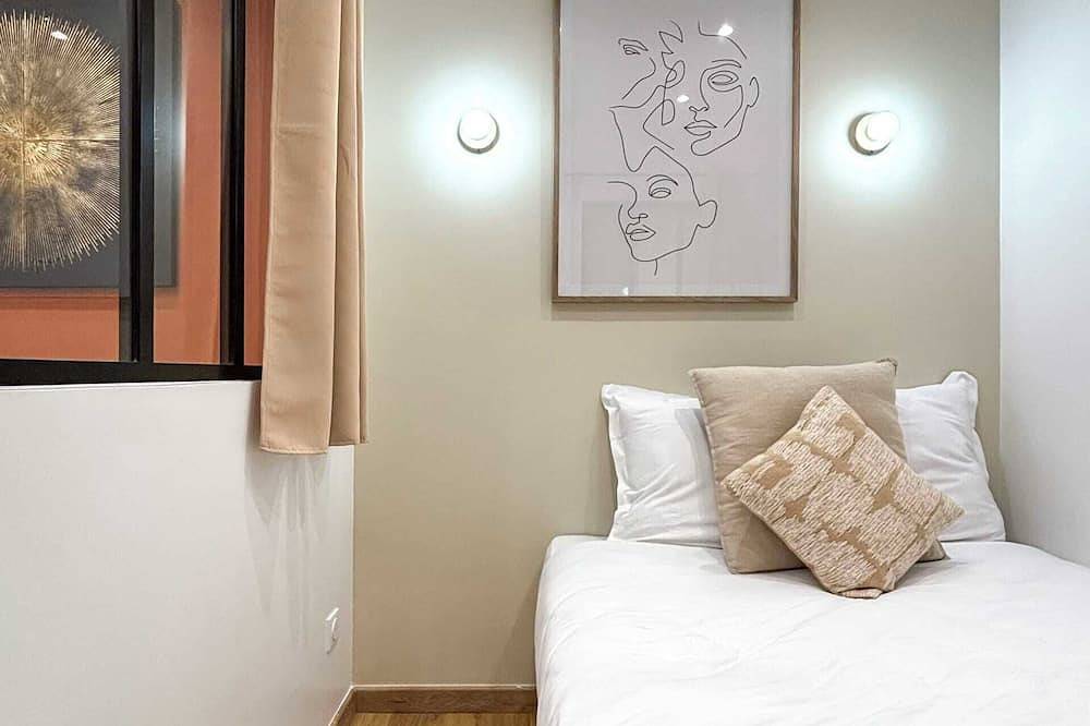 Entire apartment, Hoche B 05 - One Bedroom Apartment, Sleeps 4 in Le Pré-Saint-Gervais, Seine-Saint-Denis