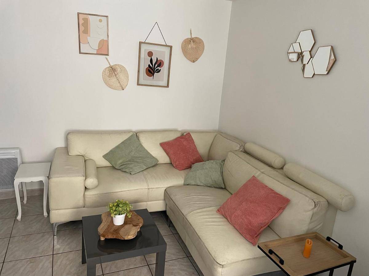 Appartement entier, One-Bedroom Apartment in Saint-Laurent-de-la-Salanque, Côte d'Améthyste