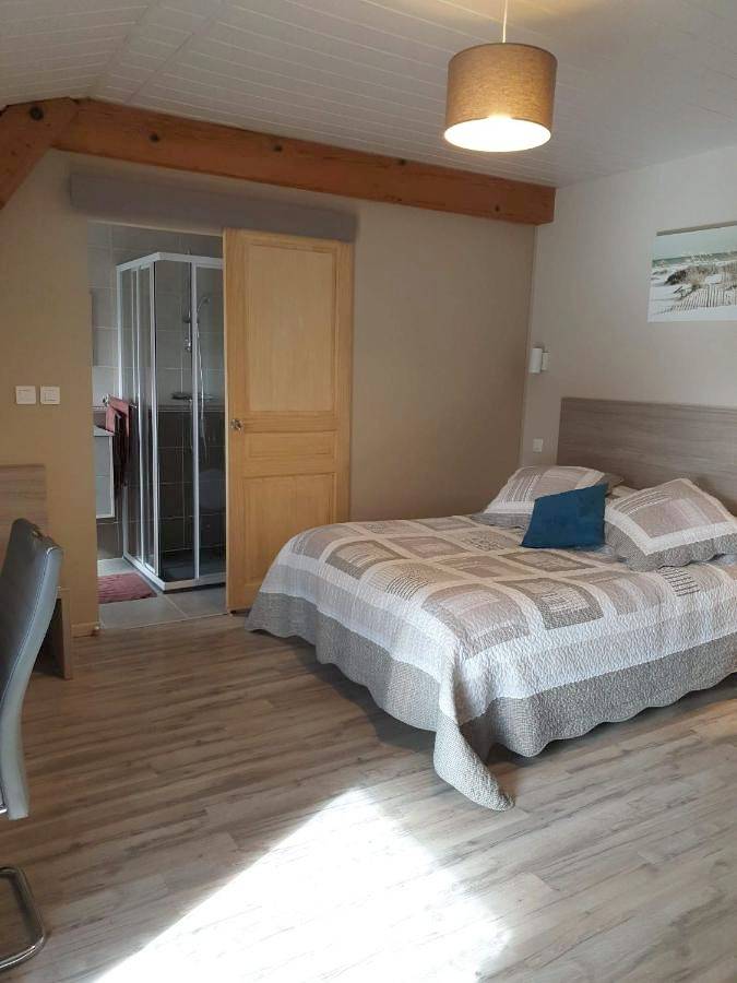 Chambre d’hôte pour 2 personnes, avec vue et terrasse, animaux acceptés dans Nantua - 4