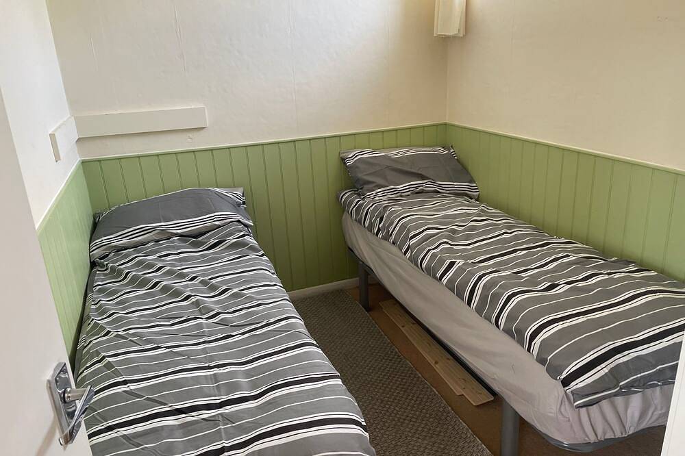 2 Bed Lodge Sleeps 4- Pets, Parking, 2min to Beach in Chapel St. Leonards, Lincolnshire