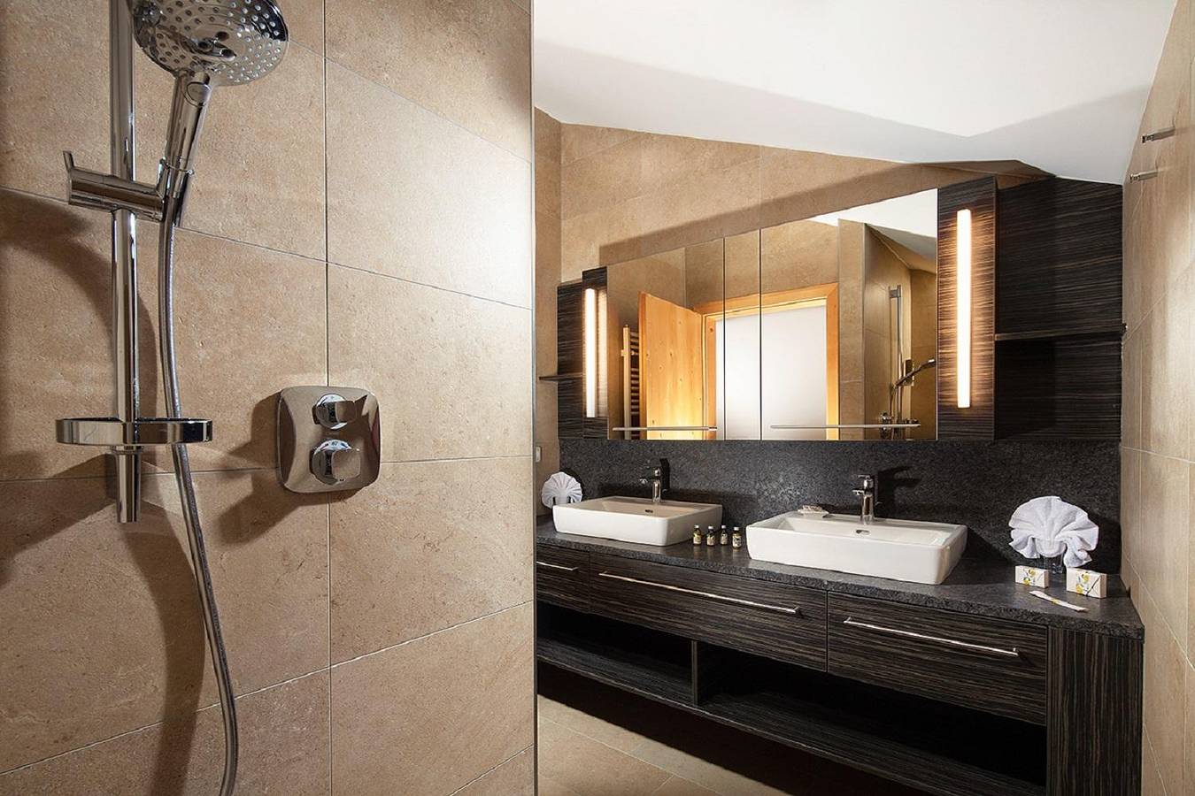 Doppelzimmer Heukareck Toilette u. Dusche getrennt in Sankt Veit im Pongau, Ski Amadé