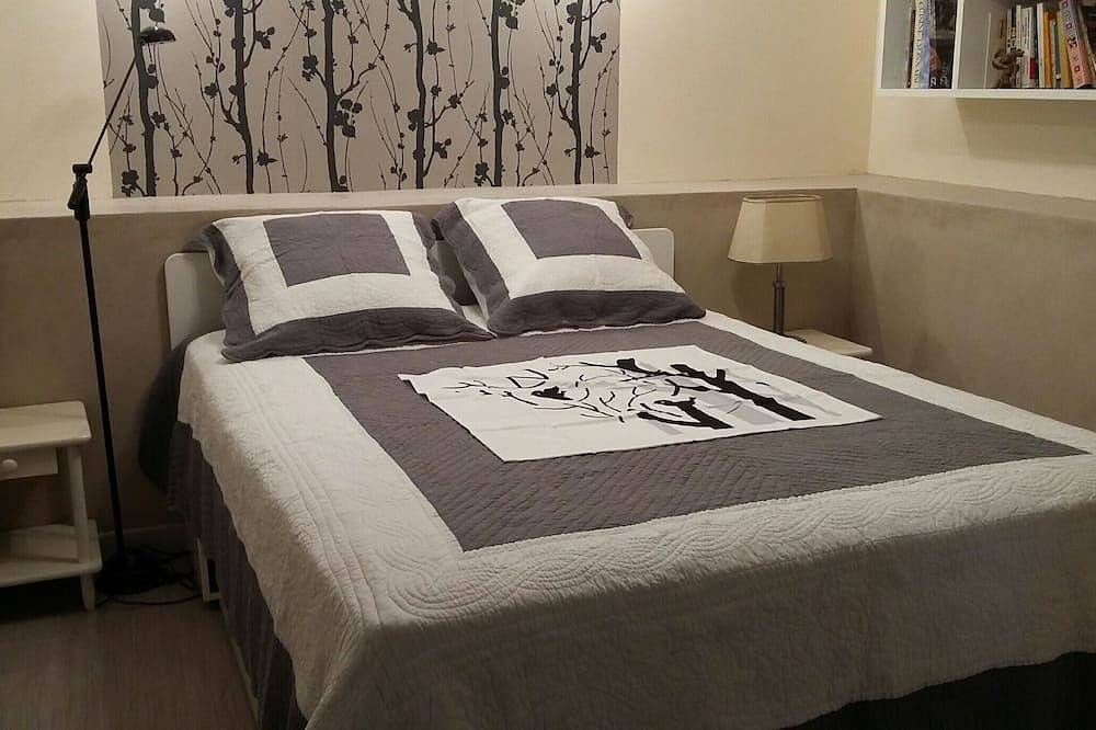 Entire apartment, The creeks, the sea, the hikes and a beautiful apartment with swimming pool. in Ensuès-la-Redonne, Istres region