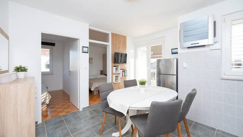 Ferienwohnung für 4 Personen, mit Terrasse in Sukosan - 2