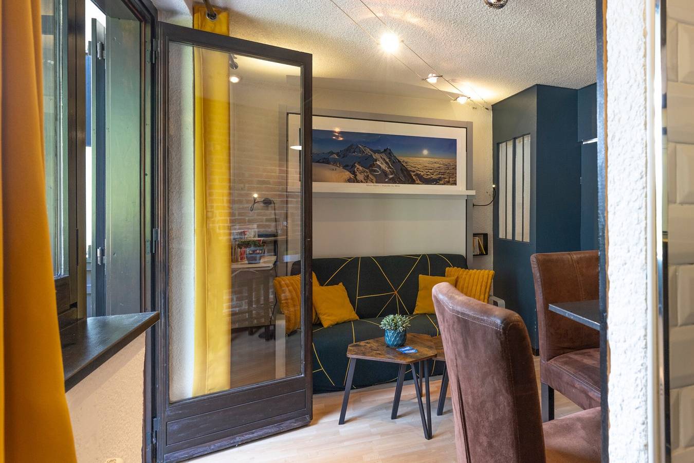 Ganze Wohnung, Charmantes Apartment mit Balkon, Bergblick, Wlan und privatem Tiefgaragenstellplatz in Mer de Glace, Chamonix