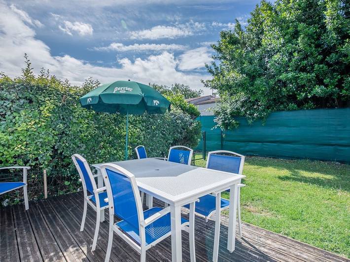 Gîte pour 6 personnes, avec piscine ainsi que terrasse et jardin à Le Château-d'Oléron - 2