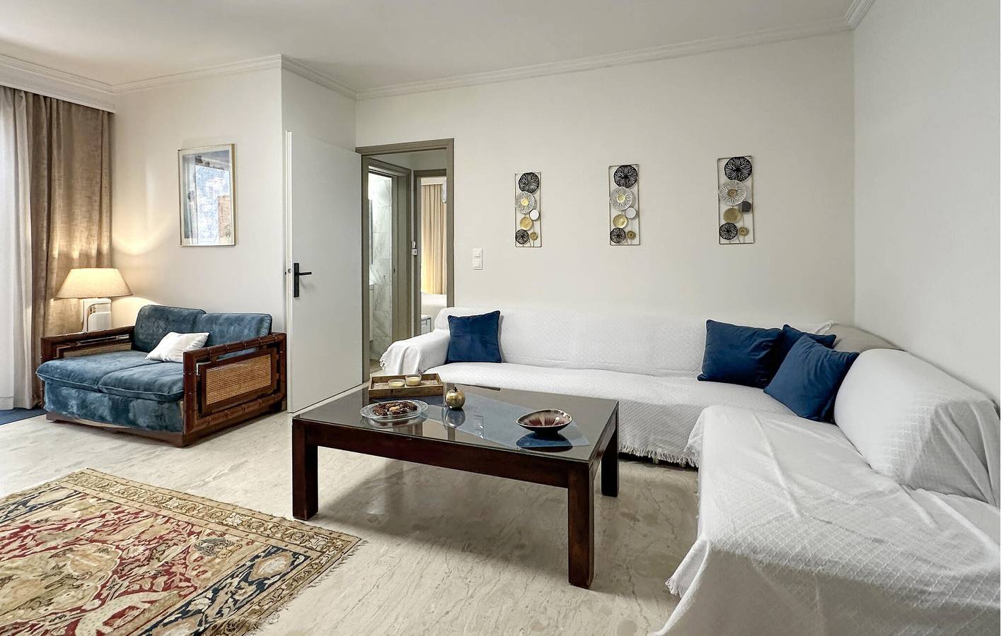 Entire vacation apartment, Beachfront Apartment with Garage & Terrace, WiFi in Anavyssos, East coast of the Attika region