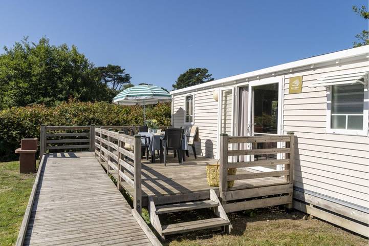 Camping pour 4 personnes, avec terrasse ainsi que jardin et piscine, animaux acceptés dans Côte de Granit Rose - 2