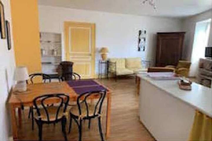 Gîte pour 2 personnes, avec terrasse dans Jalogny