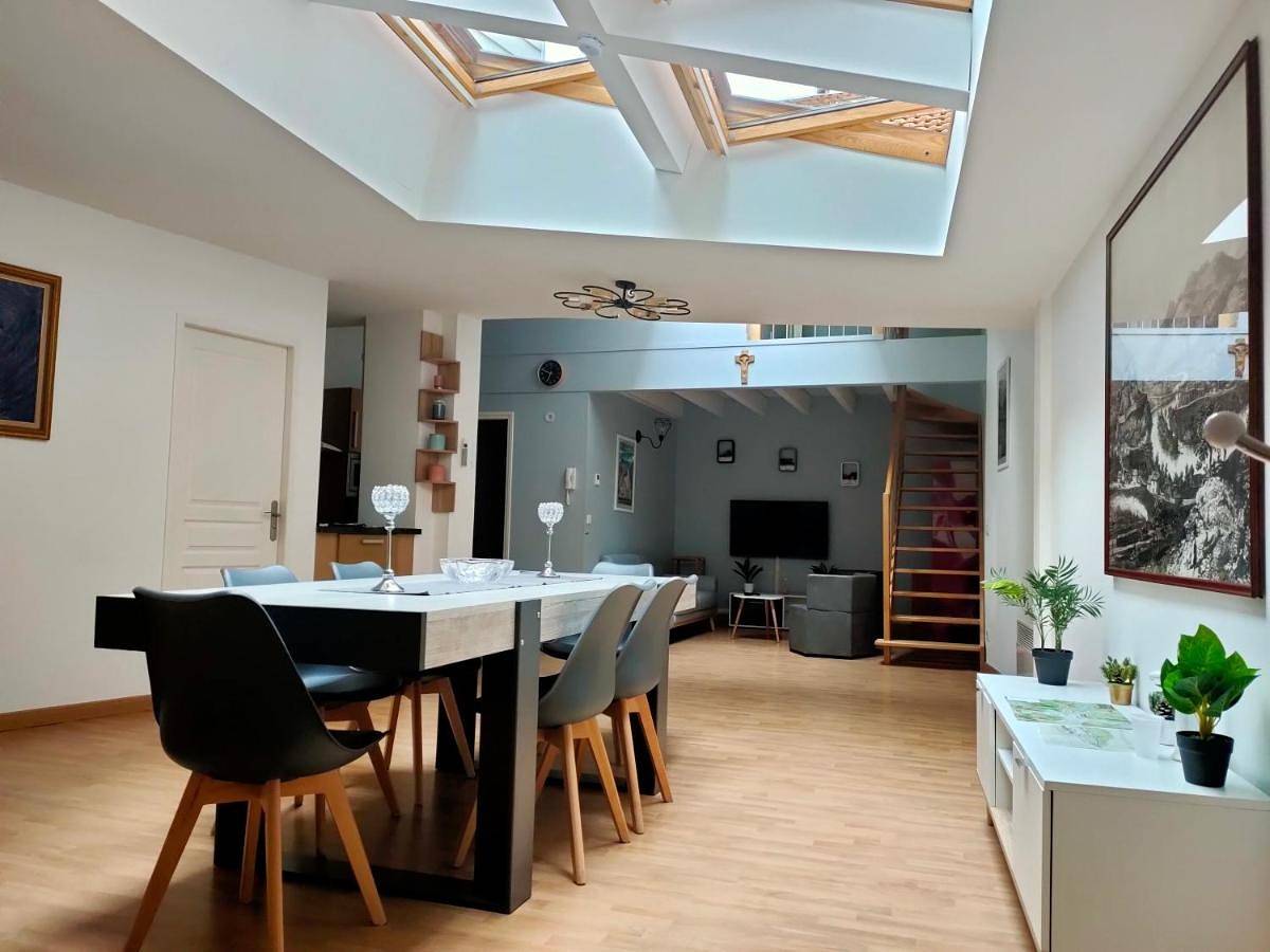 Appartement entier, Three-Bedroom Apartment in Lourdes, Hautes-Pyrénées