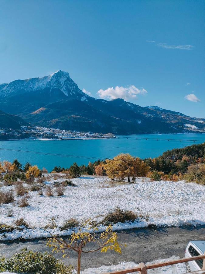 Location de vacances pour 14 personnes, avec vue sur le lac ainsi que vue et jardin à Savines-le-Lac - 4