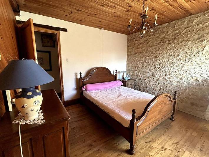 Gîte pour 8 personnes, avec terrasse et jardin à Nanteuil-en-Vallée - 3