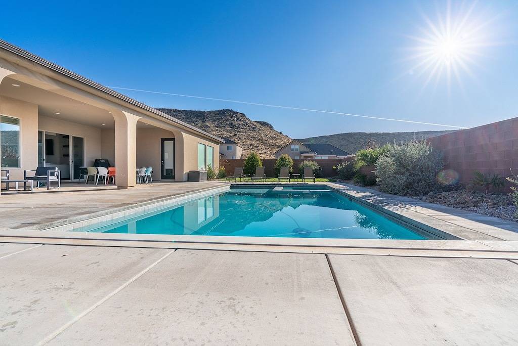 Desert Cove Neu! Privater Pool / Spa. 4 Bett & 4 Bad! Schlaf bis zu 16! in Hurricane, Zion Nationalpark