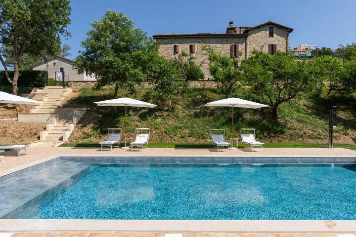 Appartamento vacanze per 6 persone, con giardino e panorama nonché piscina in Gubbio