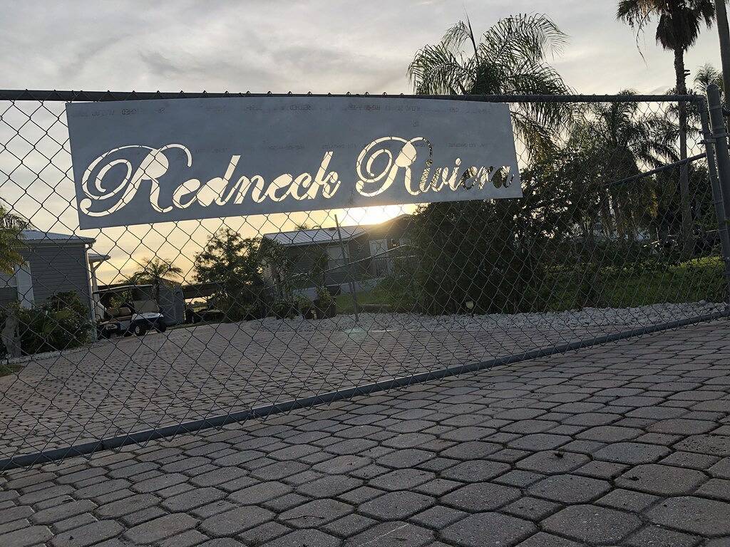 Redneck Riviera ,fishing relaxing paradise On canal , very close to locks in Lake Okeechobee