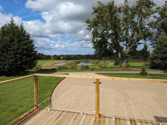Chalet pour 3 personnes, avec jardin et vue sur le lac ainsi que vue et terrasse - 1
