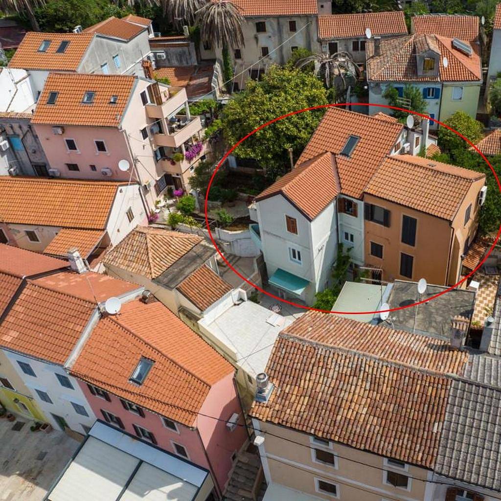 Ganze Wohnung, 1-Zimmer-Ferienwohnung mit Terrasse Veli Losinj, Losinj A-24542-a in Veli Losinj, Lošinj (Kvarner Bucht)