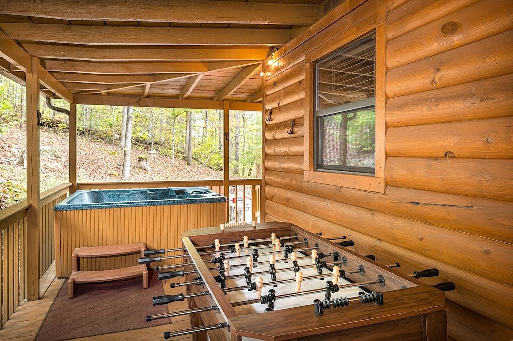 Cosby Rustic behandeln! W / Wrap-around-Veranda, Whirlpool, Wlan & eine Rock-Feuerstelle! in Cosby (TN), Cocke County