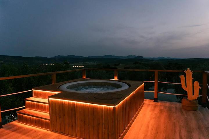 Casa rural para 4 personas, con jardín además de terraza y jacuzzi en Archidona - 2