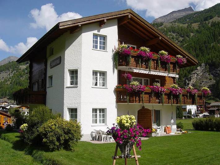 Ferienwohnung für 2 Personen, mit Balkon und Terrasse sowie Garten und Ausblick in Saas-Grund - 2