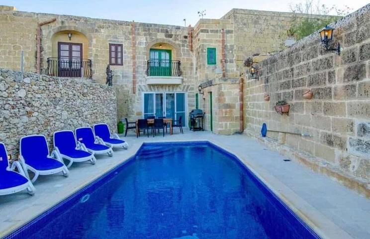 Ferienhaus für 10 Personen, mit Balkon und Ausblick sowie Pool - 1