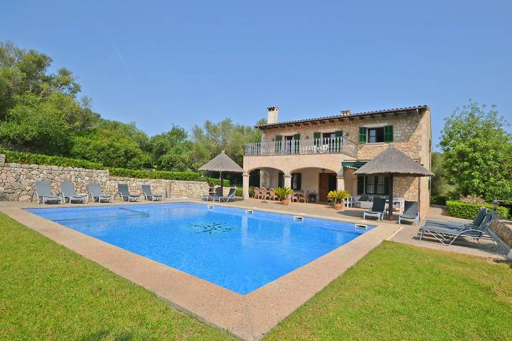 Chalet para 12 personas, con terraza y jardín en Petra