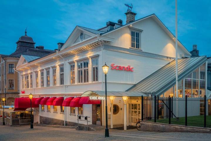 Hotel für 4 Personen, mit Whirlpool und Terrasse sowie Garten und Kinderpool in Arvika