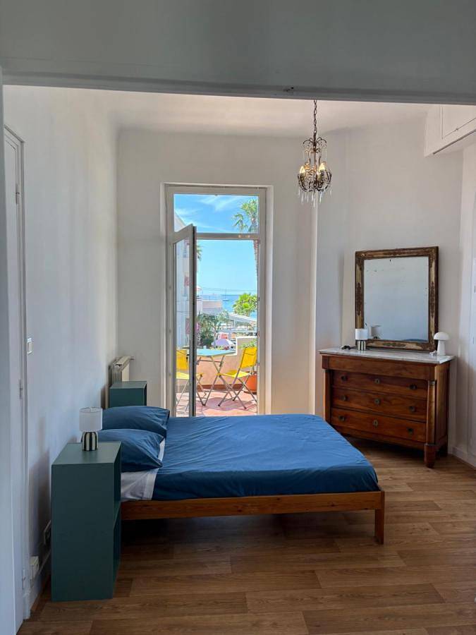 Appartement entier, Étoile de la plage T2 Parking gratuit in La Ciotat, Région de Marseille