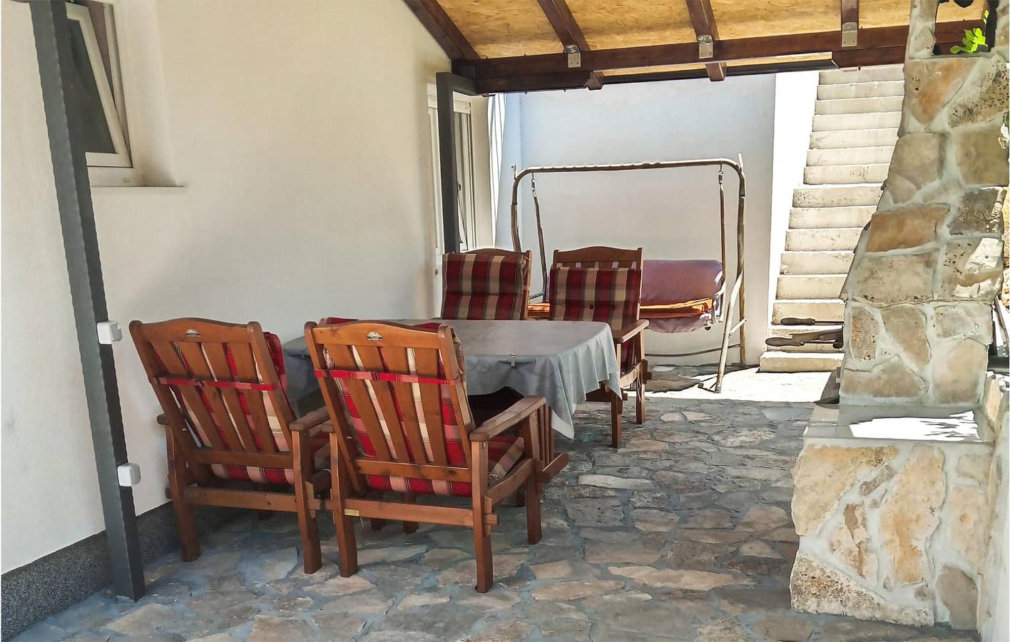 Apartamento vacacional entero, Apartamento con vistas al mar, terraza, cocina y Wi-Fi, a 1 km de la playa. in Razanj, Condado de Šibenik-Knin