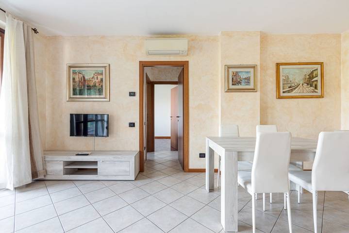 Appartamento intero, GuestHost - Appartamento con balcone a 500m dal Parco Nord! in Milano, Provincia di Milano