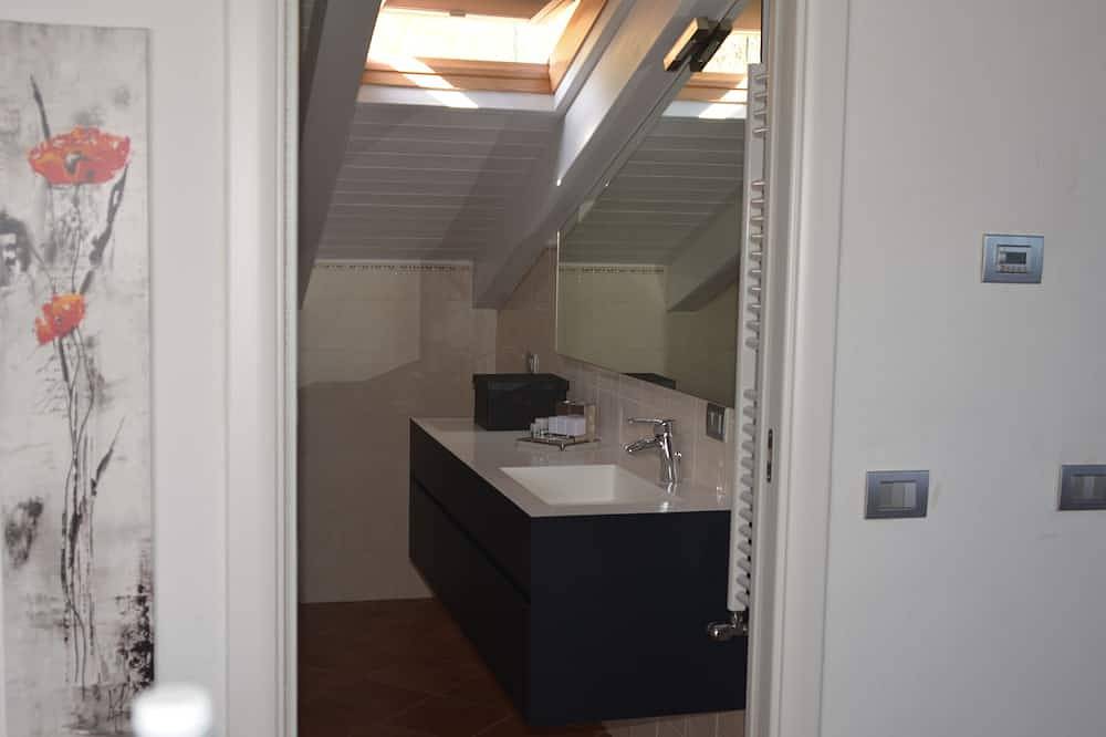 Entire apartment, Casa Marcone charming apartment between the Cinque Terre, Tigullio and Portofino in Deiva Marina, Riviera di Levante