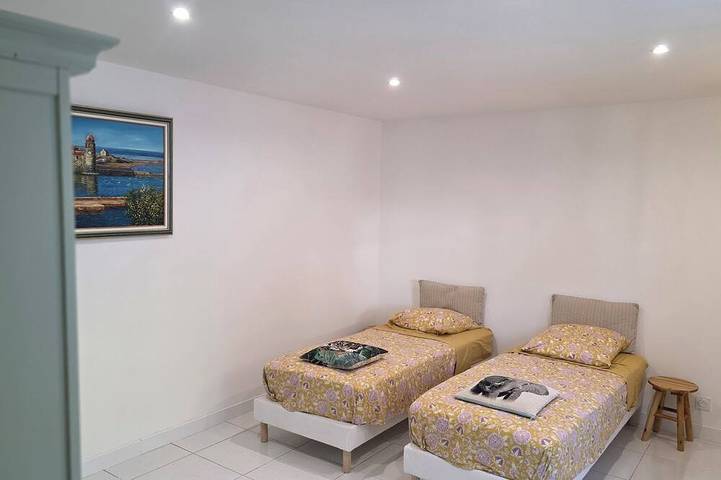 Entire apartment, Apartment T2 Le Port Miou in ground floor villa located 5 km from Cassis in Carnoux-en-Provence, Mediterranean Coast (France)