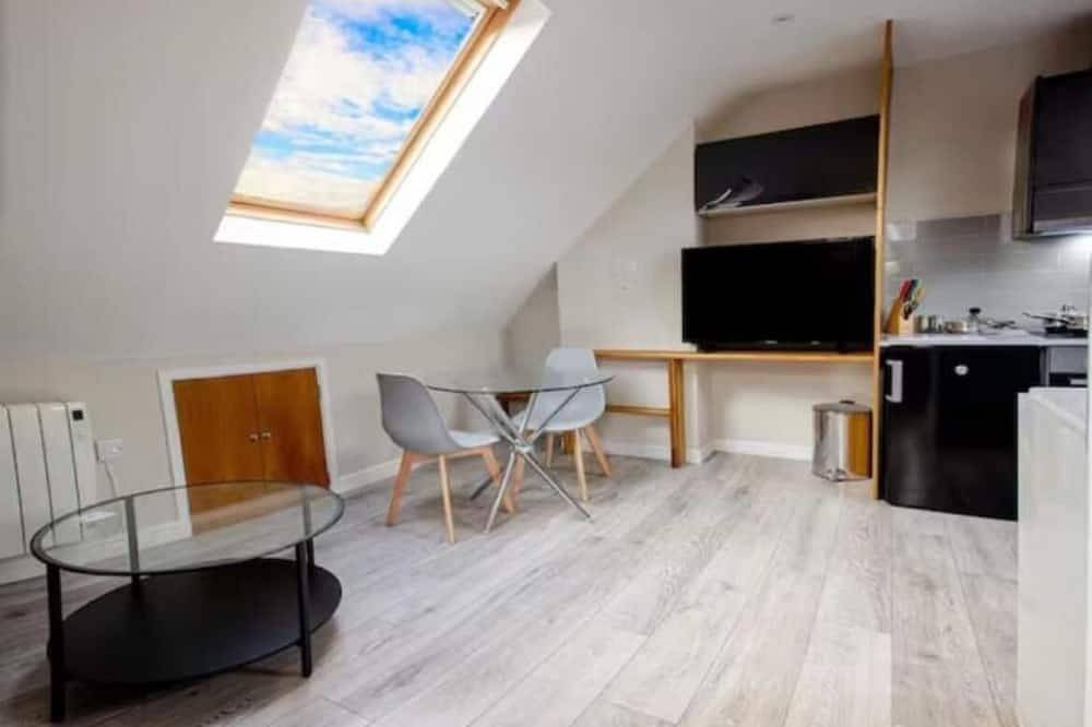 Entire apartment, 1 Bed Flat Close to the Station, River and Town & Free Parking in Reading, Berkshire