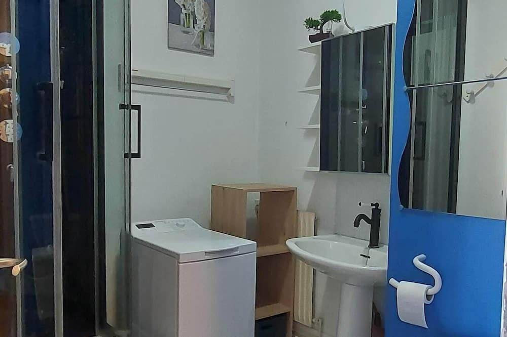 Apartamento entero, Alojamiento para 4 personas acogedoras con aparcamiento y bienvenida personalizada in Loos, Lille region