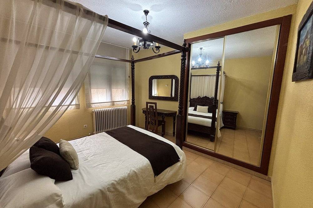 Entire apartment, Villa Dolores Apartments - Unit 1 in La Alberca, Parque Natural de Las Batuecas - Sierra de Francia