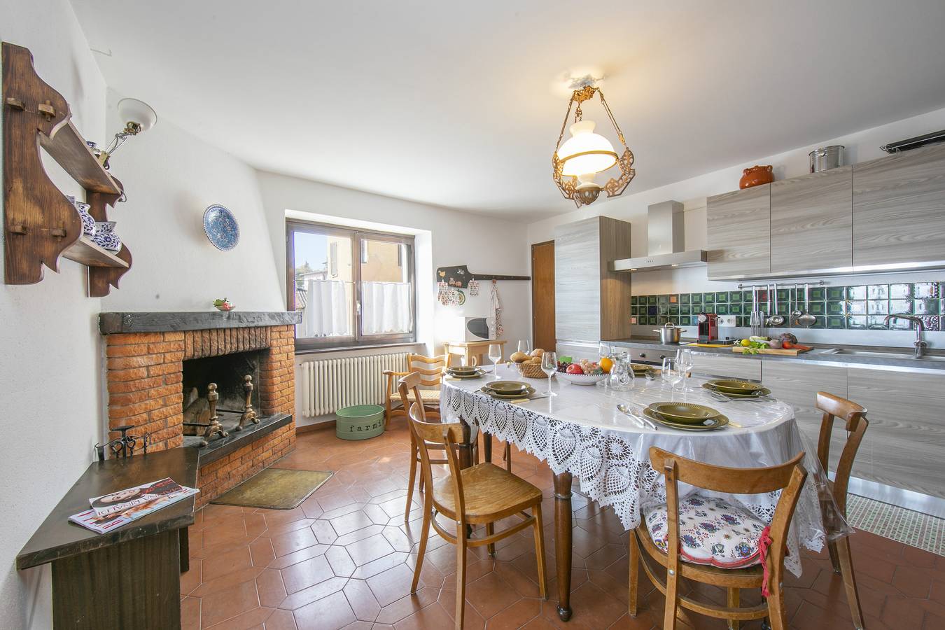 Ganze Wohnung, Ferienwohnung für 6 Personen mit Terrasse in Lisone, Cademario