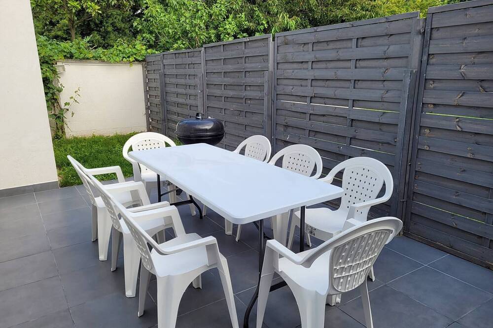 Spacious Apt 8 beds - With Terrace Near Cdg Disneyland - 30 Min in Villepinte, Seine-Saint-Denis