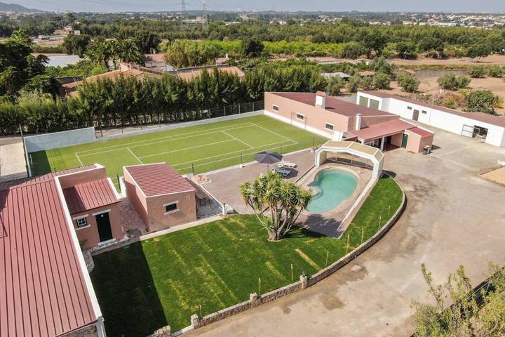 Location de vacances pour 30 personnes, avec Balcon et Terrasse ainsi que Jardin et Piscine à Palmela
