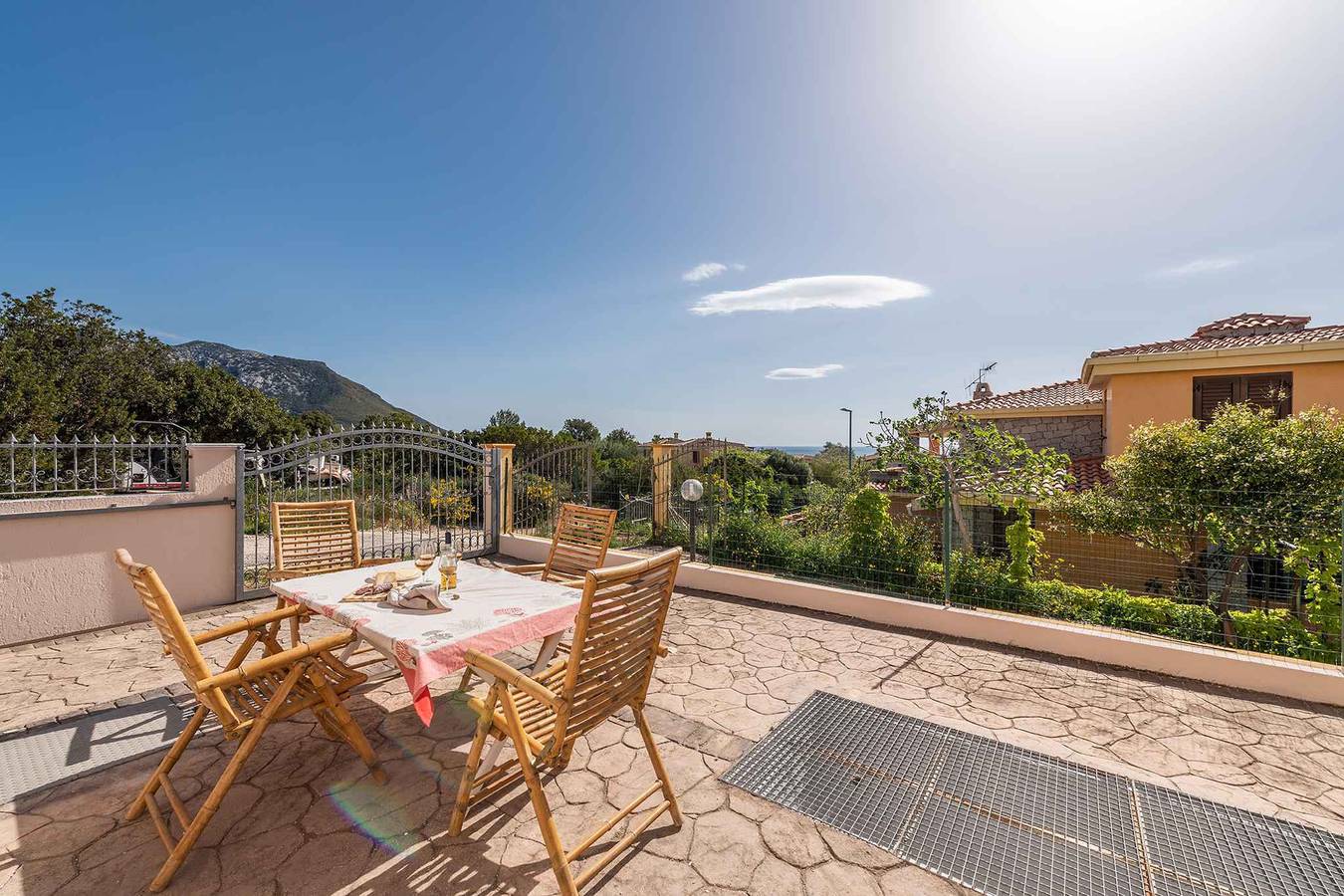 Casa vacacional con terraza y lavadora  in Cala Gonone, Dorgali