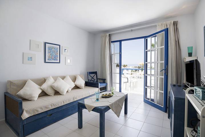 Entire apartment, "Apartamento con vista piscina" with Sea View, Pool in Puerto del Carmen, Tías