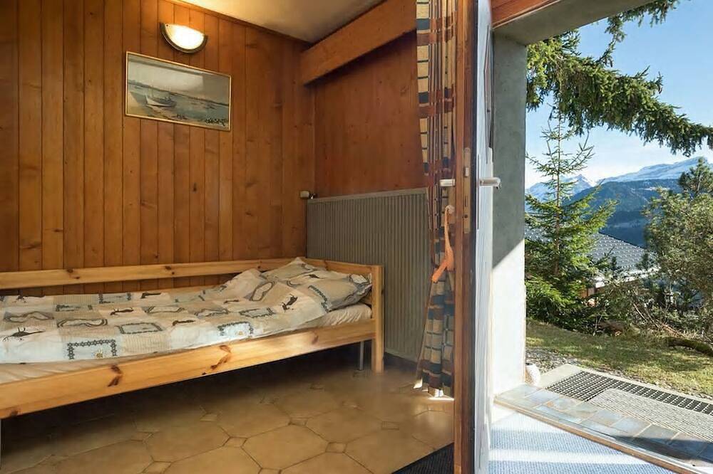 Appartement entier, La Petite Silene, vue sur la montagne et le jardin. in Leysin, Alpes Vaudoises