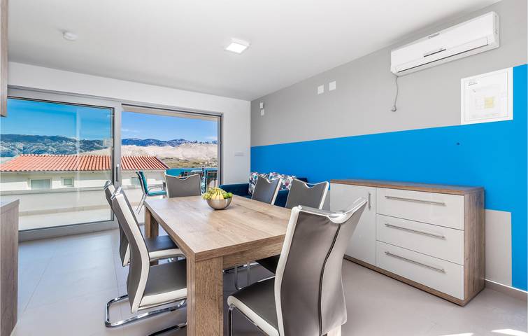 Ganze Ferienwohnung, Apartment mit Meerblick, Terrasse, WLAN und Parkplatz in der Nähe des Gradska Plaža in Pag Stadt, Pag
