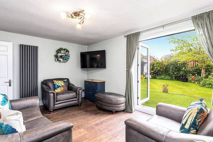 Log cabin for 6 people, with garden in Sheffield