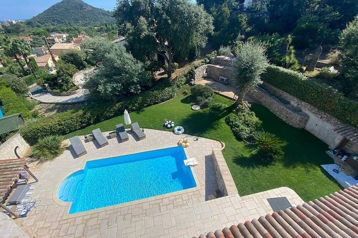 Villa pour 2 personnes, avec jardin et terrasse à Mandelieu-la-Napoule