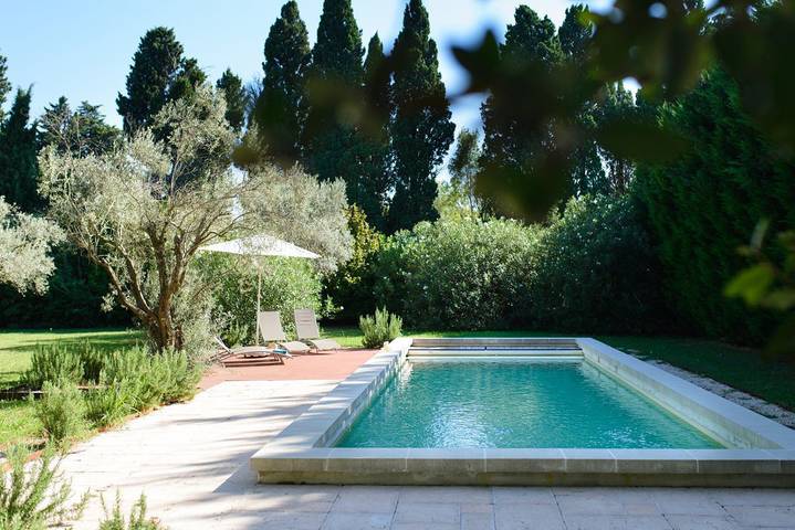 Location de vacances pour 10 personnes, avec terrasse ainsi que jardin et piscine à Barbentane - 2