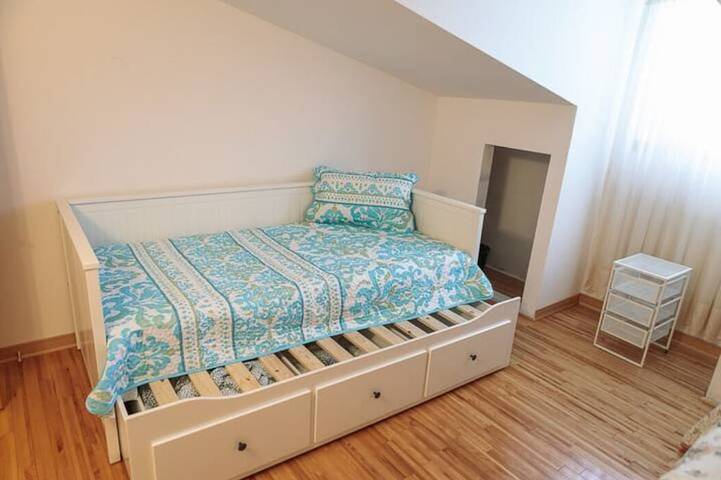 Gîte pour 10 personnes, avec jacuzzi ainsi que jardin et terrasse dans Saint Donat De Montcalm - 2