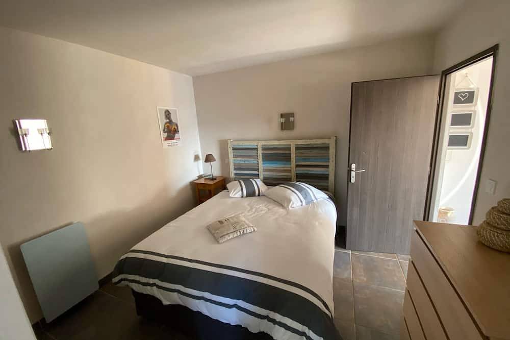 Bellevue En Provence Gîte Avec Jacuzzi Privatif & Piscine Partagée in Entrecasteaux, Brignoles region